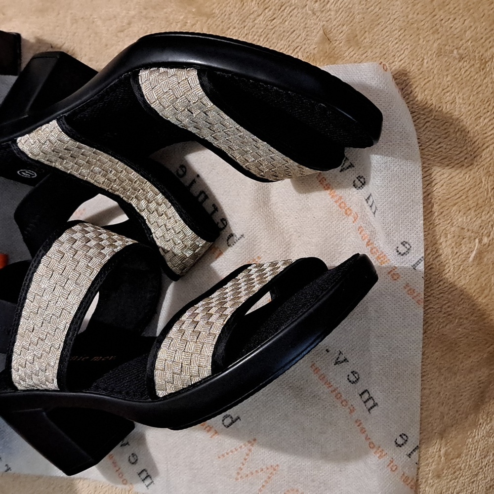 Bernie Mev Light Gold & Black Santorini Sandal Women EU41 | US10.5